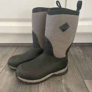 Muck Kids' Black and Gray Boots